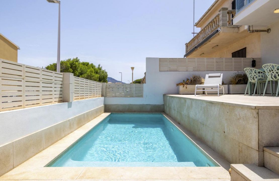 Beach house for sale in Son Serra de Marina Mallorca with sea views and rental licence