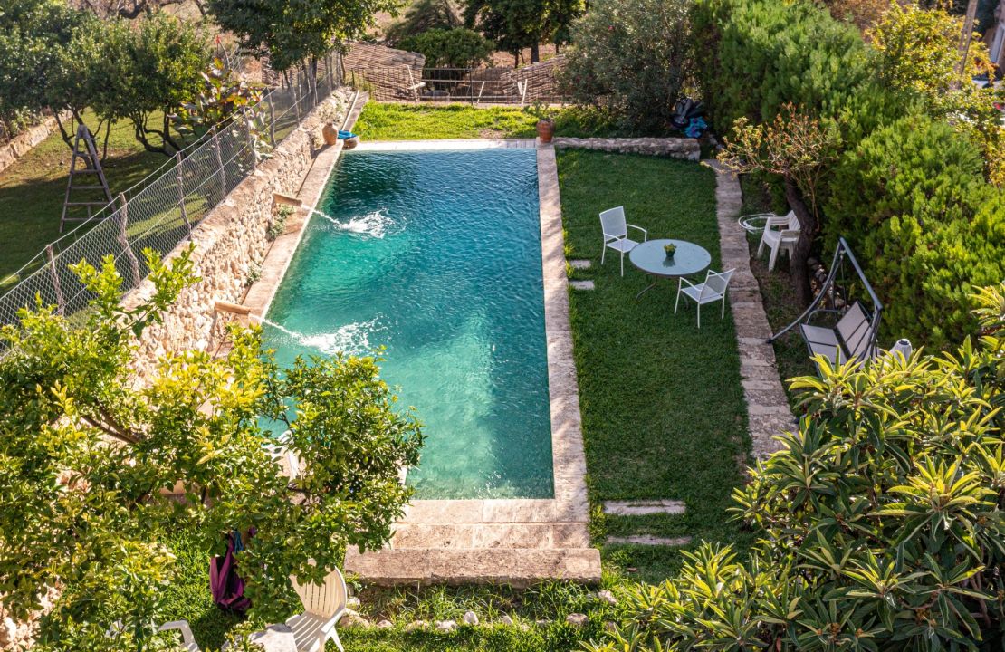 Manor house in Campanet, Mallorca with pool and garden with views