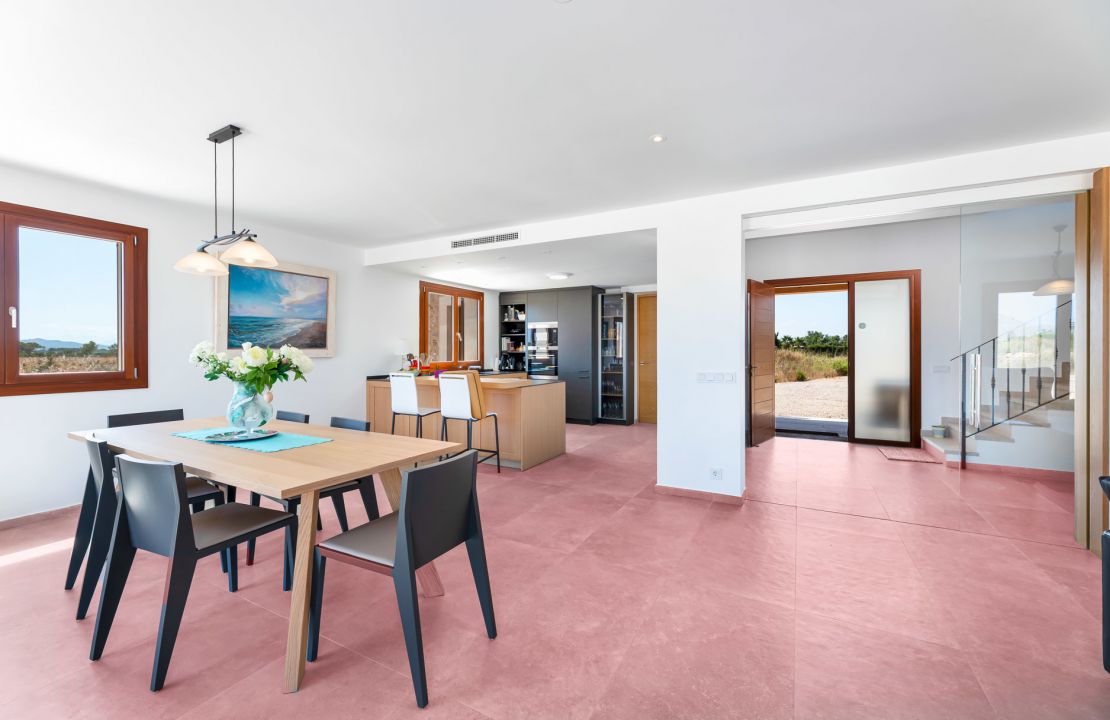Country house in Pollensa Mallorca with pool and garage for sale