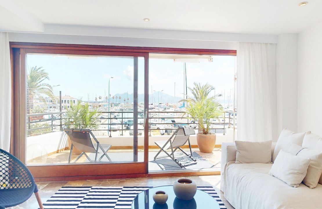 Magnificent duplex apartment in Puerto Pollensa first line to the sea for sale