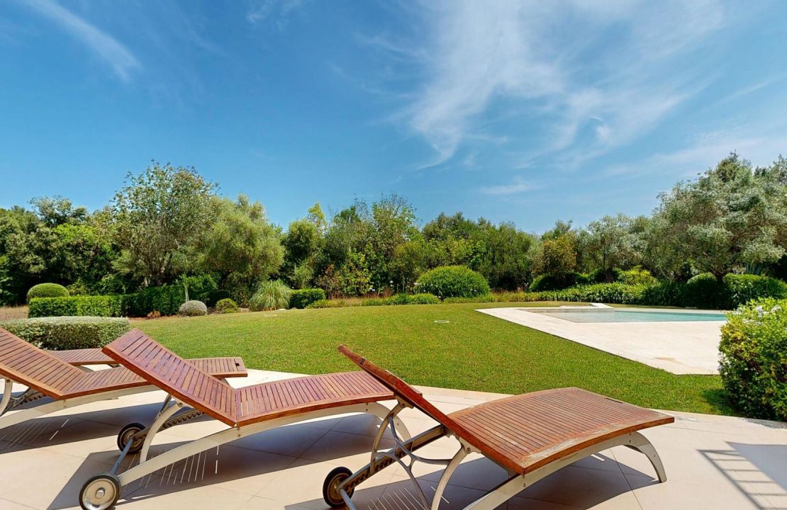 Traditional Elegance in the Countryside Near Pollensa with Holiday Rental License for 12 People for Sale