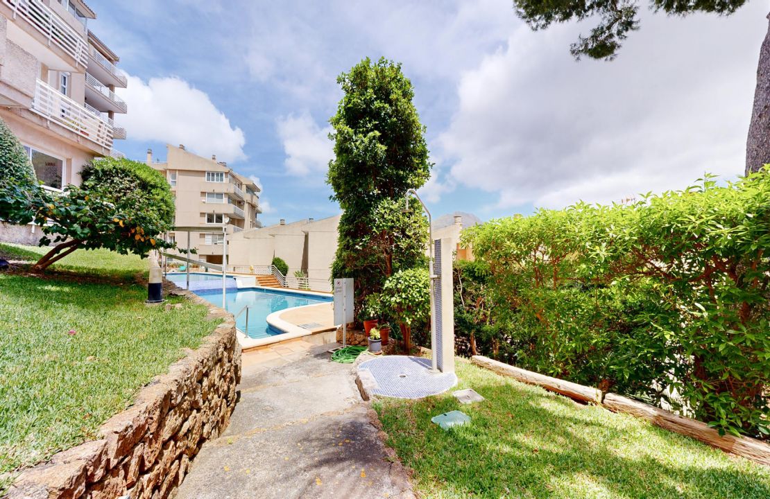 Puerto Pollensa apartment for sale with sea views, pool and storage