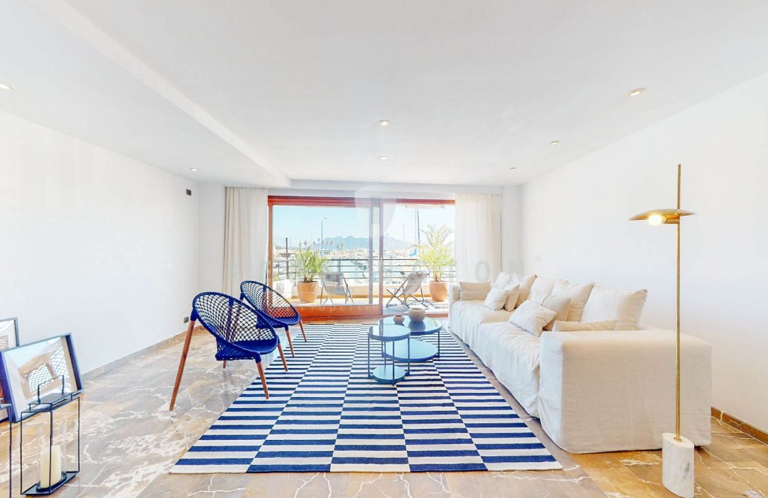 Duplex Wohnung am Hafen von Puerto Pollensa mit Meerblick zu verkaufen