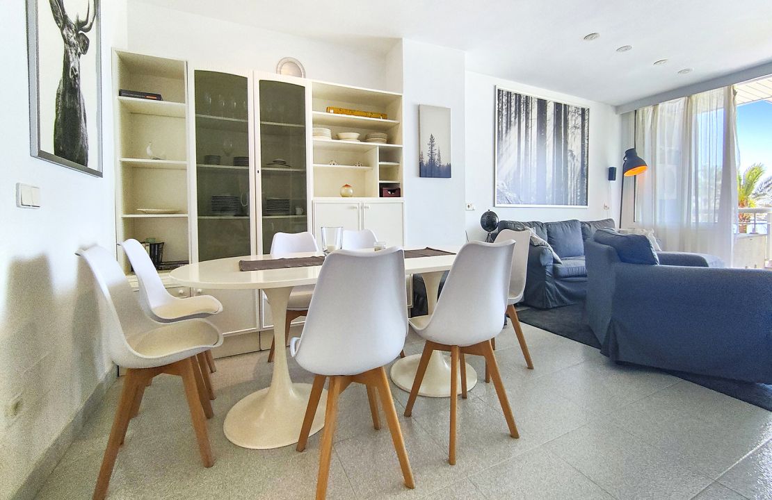 Apartamento en venta en primera linea en el paseo marítimo de Alcudia Mallorca