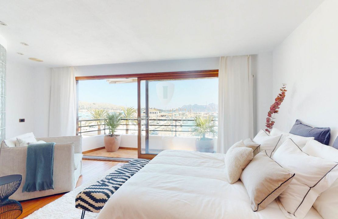 Duplex Wohnung am Hafen von Puerto Pollensa mit Meerblick zu verkaufen