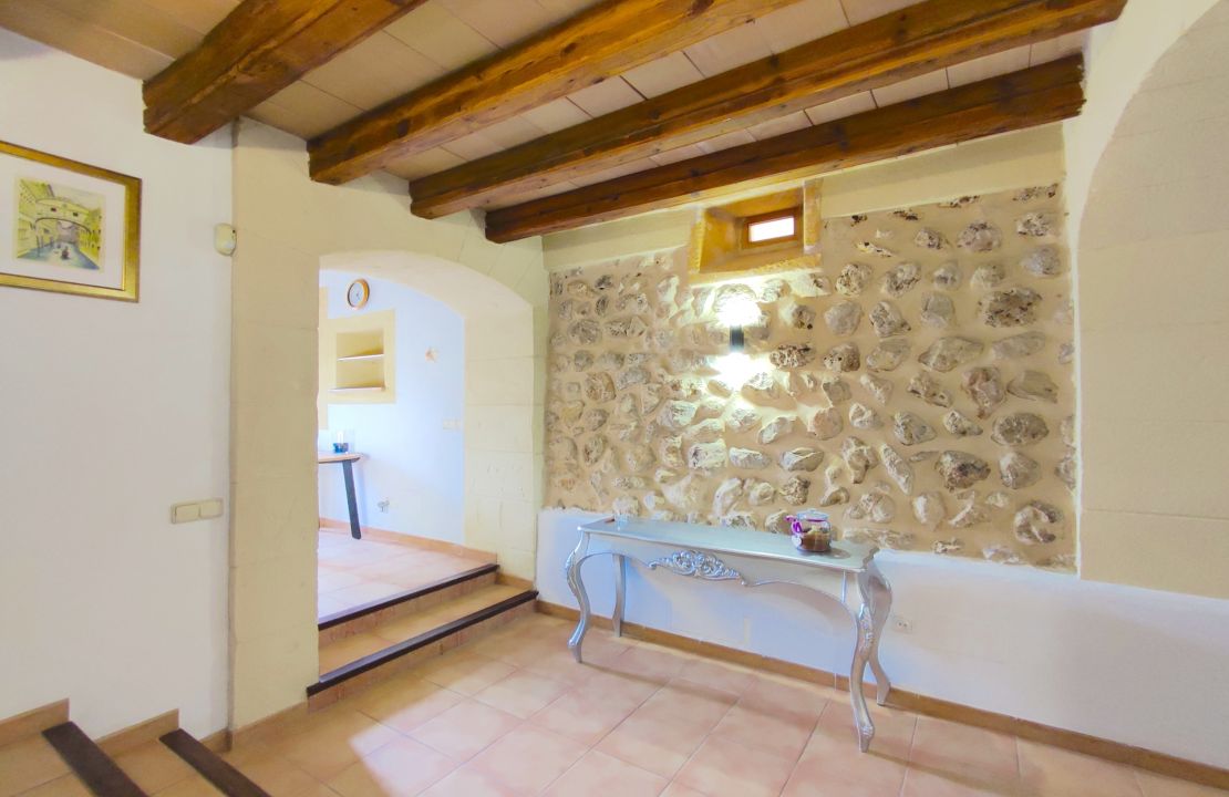 Beautifully refurbished house in Campanet for sale with terrace and parking space