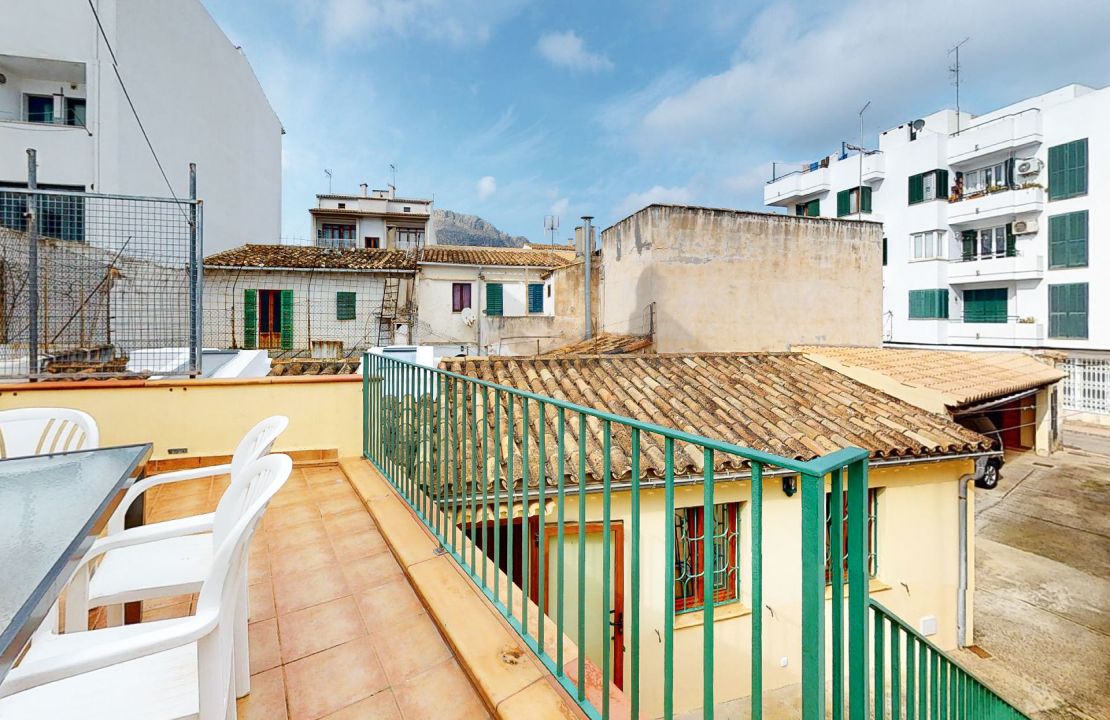 Casa de pueblo en venta en Puerto Pollensa con terraza y parking privado