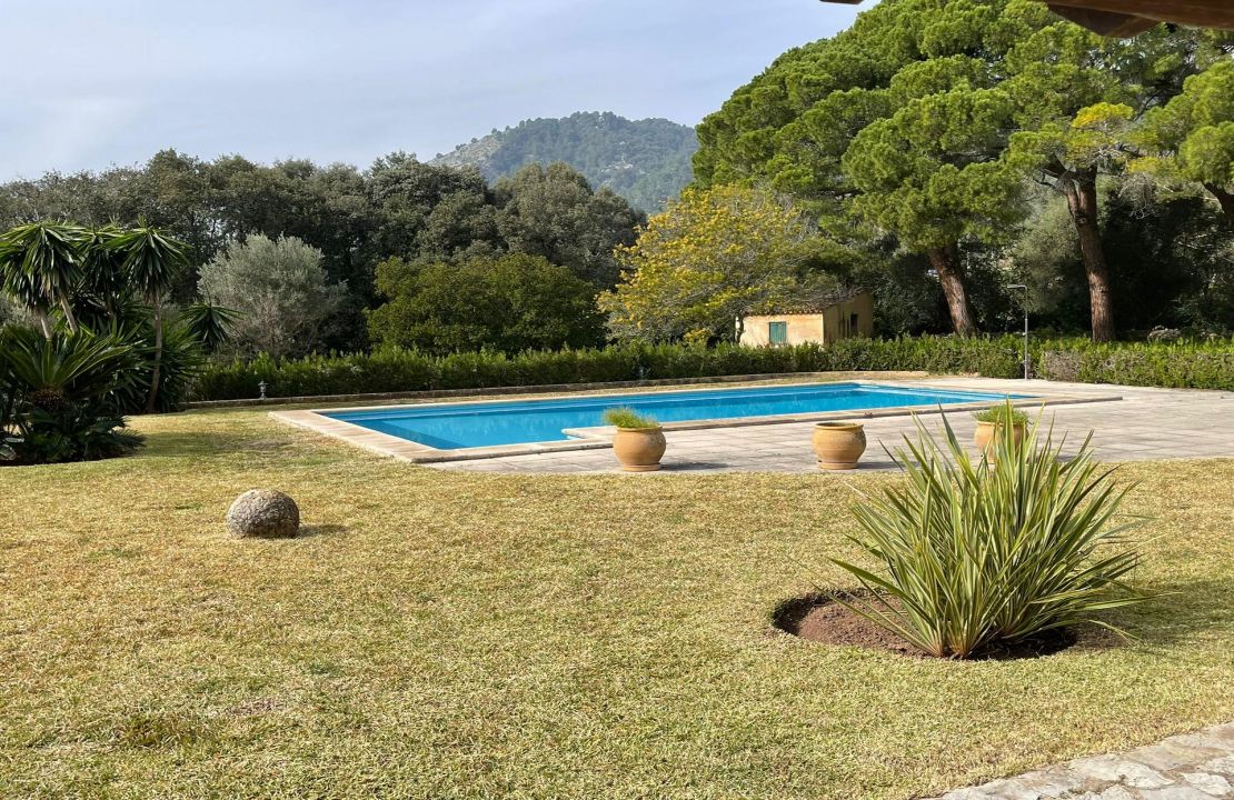 Finca for long term rental in Pollensa with pool and garden