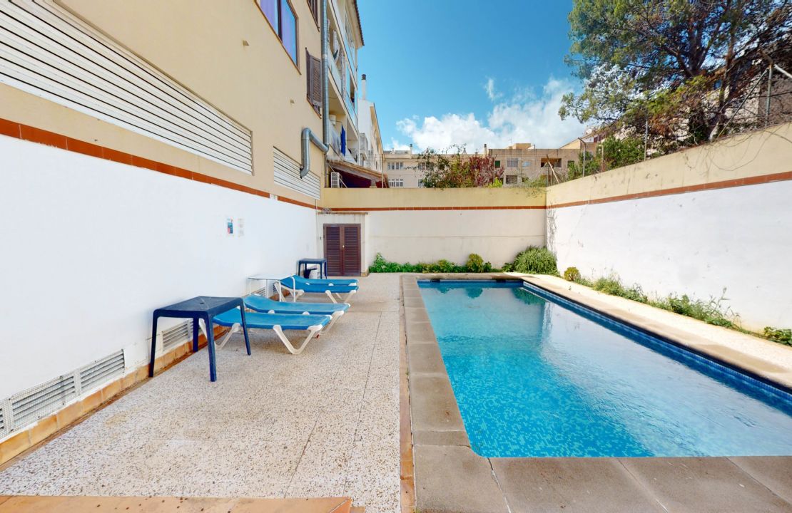First floor apartment in the center of Puerto Pollensa Mallorca with pool for sale