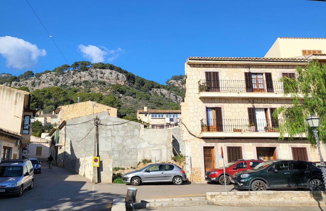 Stadthaus mit Neubauprojekt und wunderschönem Ausblick in Caimari