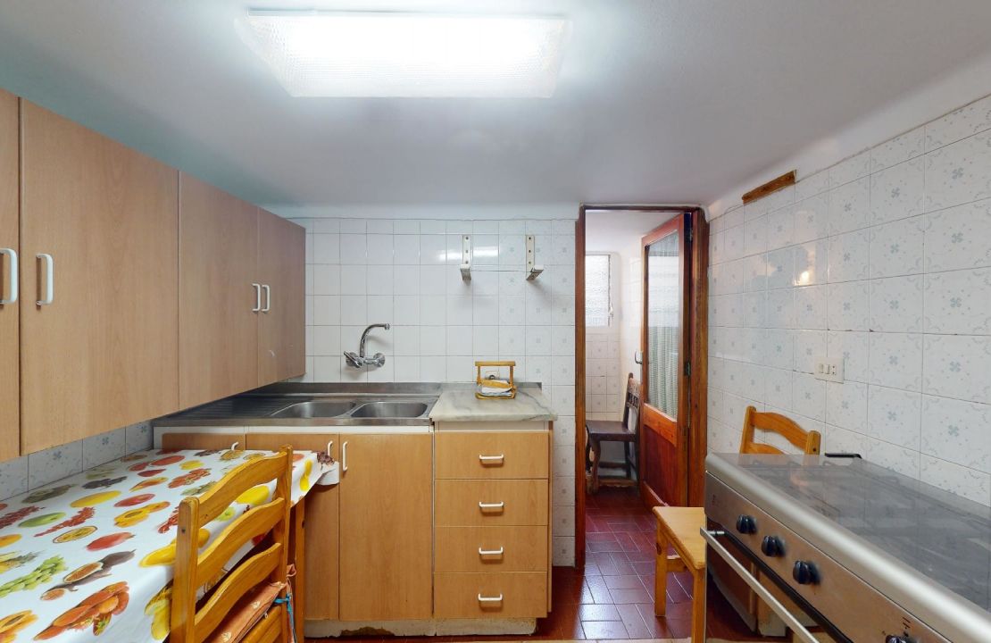 Casa mallorquina para renovar situada en las escaleras del Calvari de Pollensa en venta