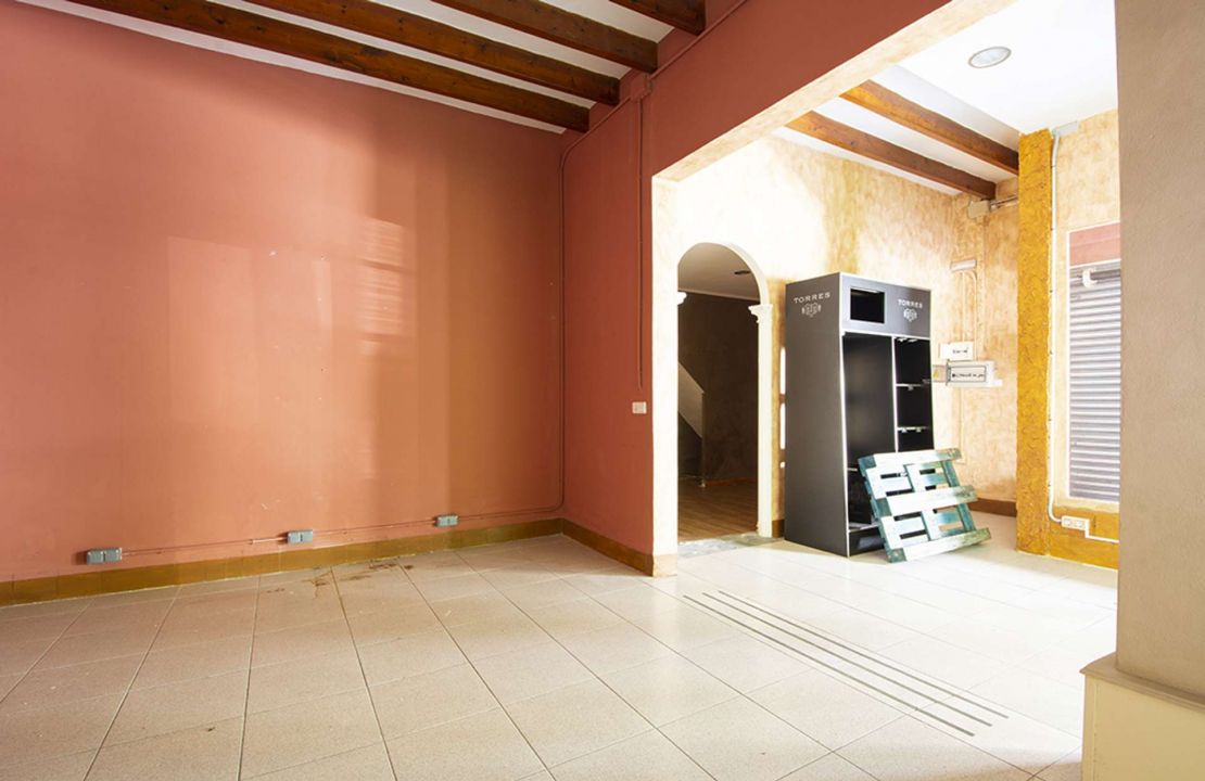 Geschäftslokal und einer Wohnung zu verkaufen in Puerto Pollensa Mallorca