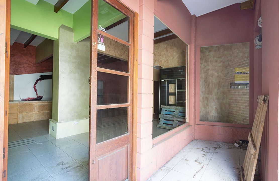 Geschäftslokal und einer Wohnung zu verkaufen in Puerto Pollensa Mallorca