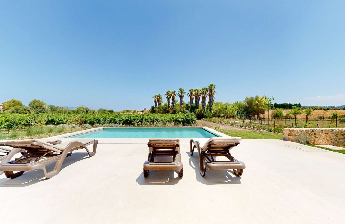 Impresionante finca de nueva construcción con viñedo en venta en Alcudia