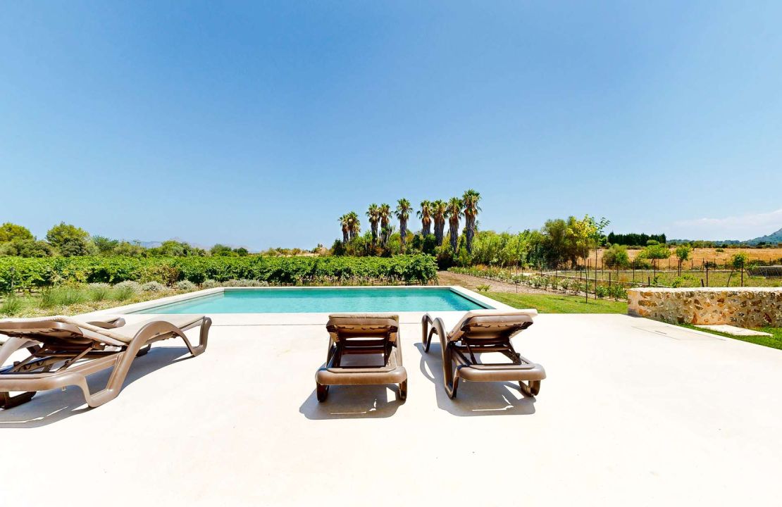 Impresionante finca de nueva construcción con viñedo en venta en Alcudia