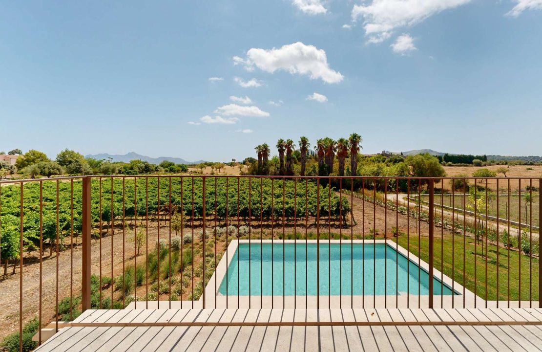 Impresionante finca de nueva construcción con viñedo en venta en Alcudia