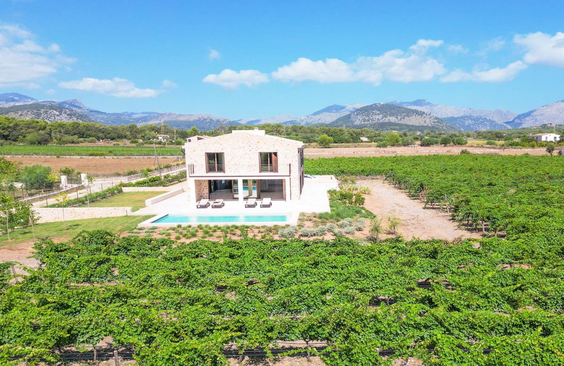 Impresionante finca de nueva construcción con viñedo en venta en Alcudia