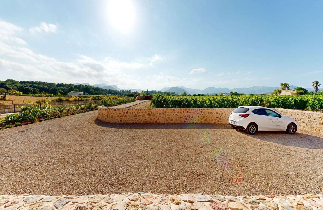 Impresionante finca de nueva construcción con viñedo en venta en Alcudia