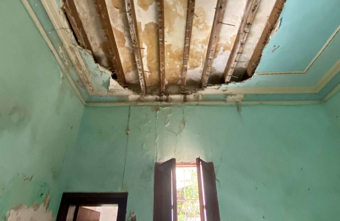 Oportunidad de inversión - Casa señorial en el centro histórico de Sa Pobla en venta con un edificio comercial, un adosado y dos apartamentos