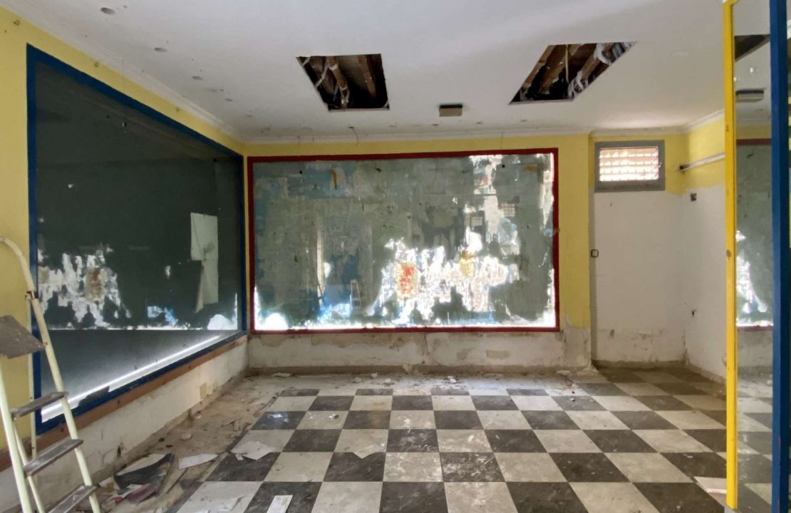 Oportunidad de inversión - Casa señorial en el centro histórico de Sa Pobla en venta con un edificio comercial, un adosado y dos apartamentos