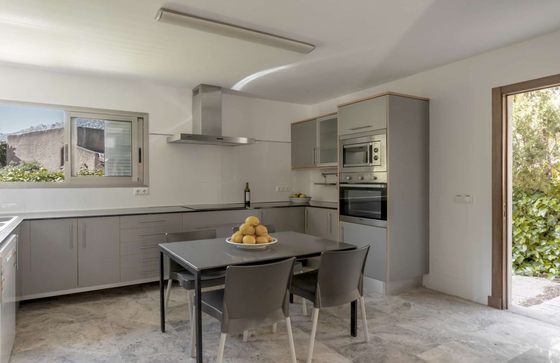 Villa with pool for long term rental in Cala San Vicente Pollensa