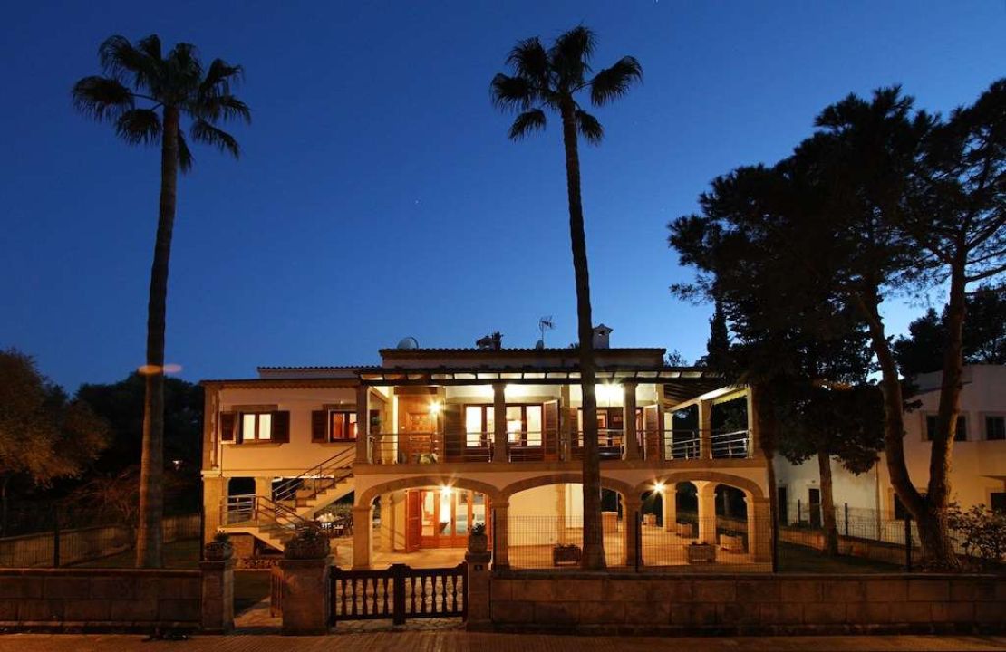 Bonaire Alcudia villa with holiday rental license and pool for sale