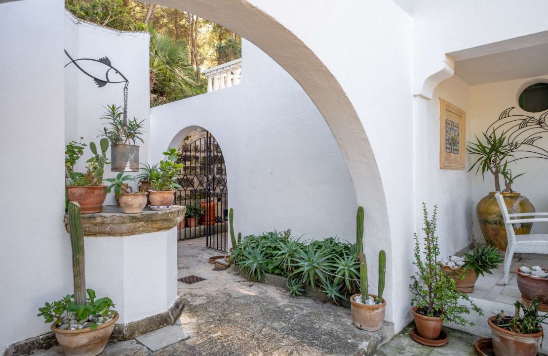 Hostal for Sale, Cala Sant Vicente, Mallorca, Near the Beach, Sea View