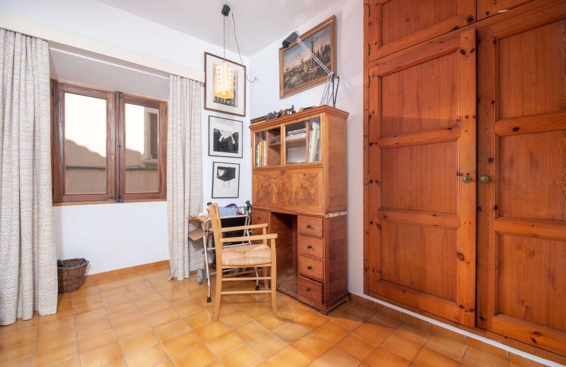 Impressive townhouse in Mallorca Pollensa with views for sale