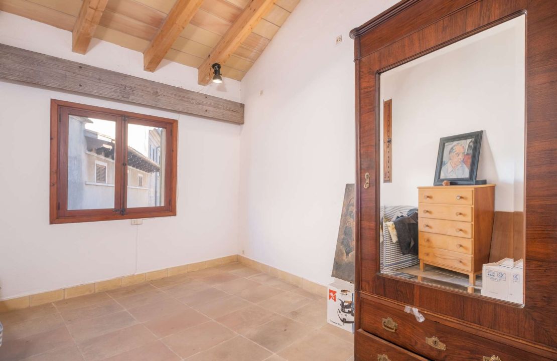 Impressive townhouse in Mallorca Pollensa with views for sale