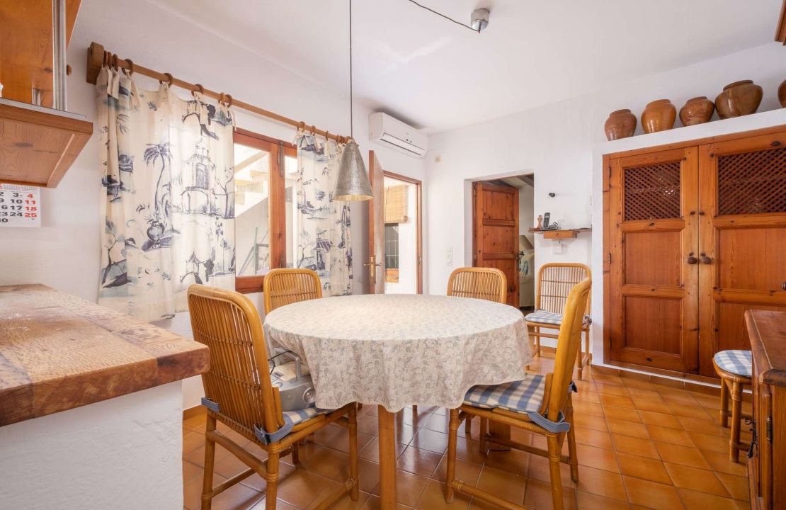 Impressive townhouse in Mallorca Pollensa with views for sale