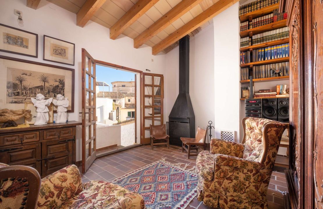 Impressive townhouse in Mallorca Pollensa with views for sale