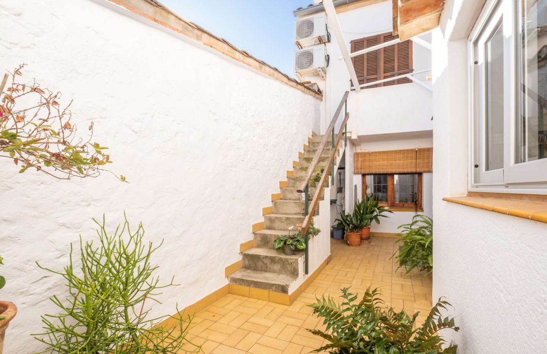 Impressive townhouse in Mallorca Pollensa with views for sale