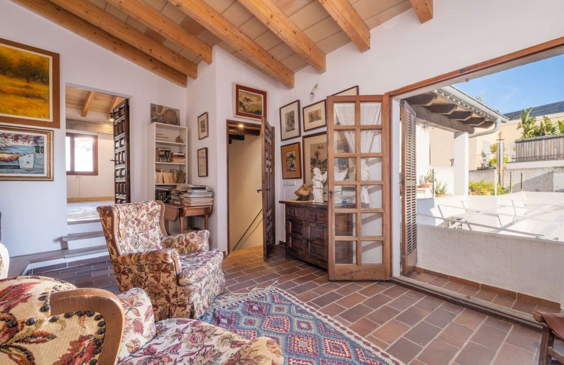Impressive townhouse in Mallorca Pollensa with views for sale