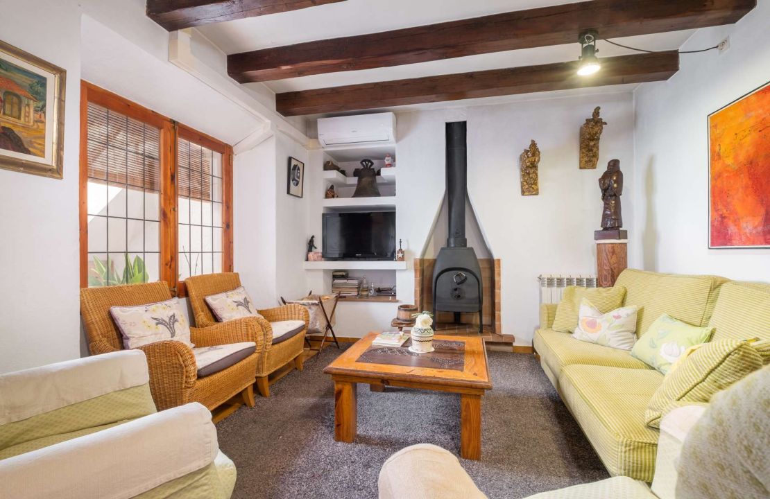 Impressive townhouse in Mallorca Pollensa with views for sale