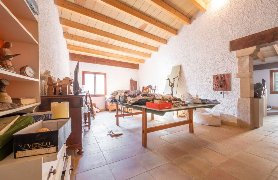Impressive townhouse in Mallorca Pollensa with views for sale