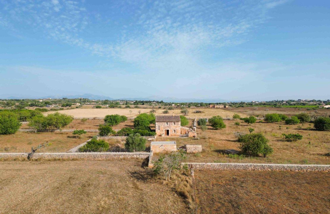 Traditional style finca for sale - fantastic opportunity to create your dream home!