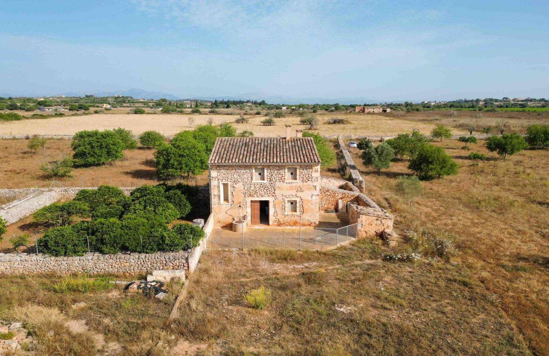 Traditional style finca for sale - fantastic opportunity to create your dream home!