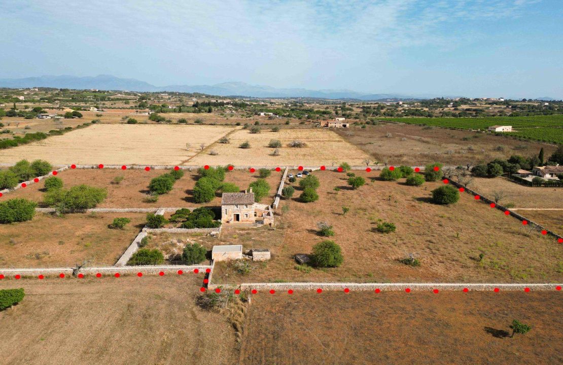 Traditional style finca for sale - fantastic opportunity to create your dream home!