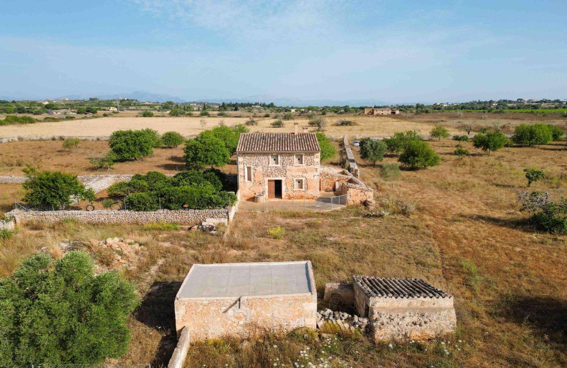 Traditional style finca for sale - fantastic opportunity to create your dream home!