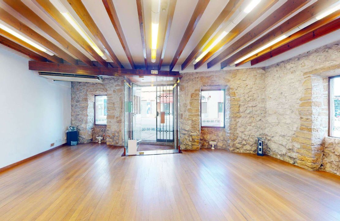 Townhouse in Puerto Pollensa with covered private parking space for sale.