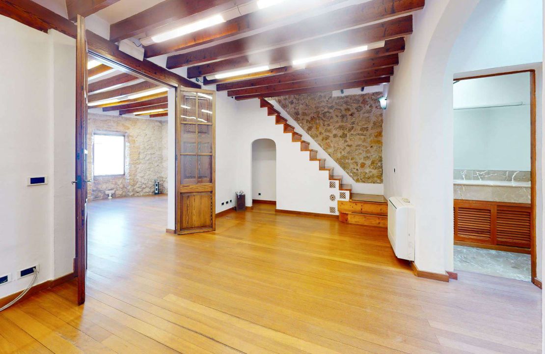 Townhouse in Puerto Pollensa with covered private parking space for sale.
