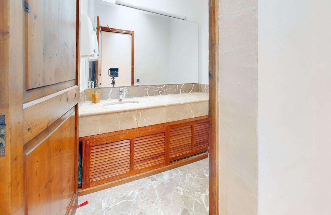 Townhouse in Puerto Pollensa with covered private parking space for sale.
