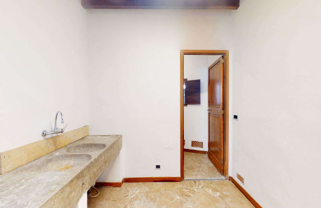 Townhouse in Puerto Pollensa with covered private parking space for sale.