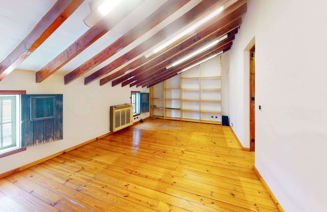 Townhouse in Puerto Pollensa with covered private parking space for sale.