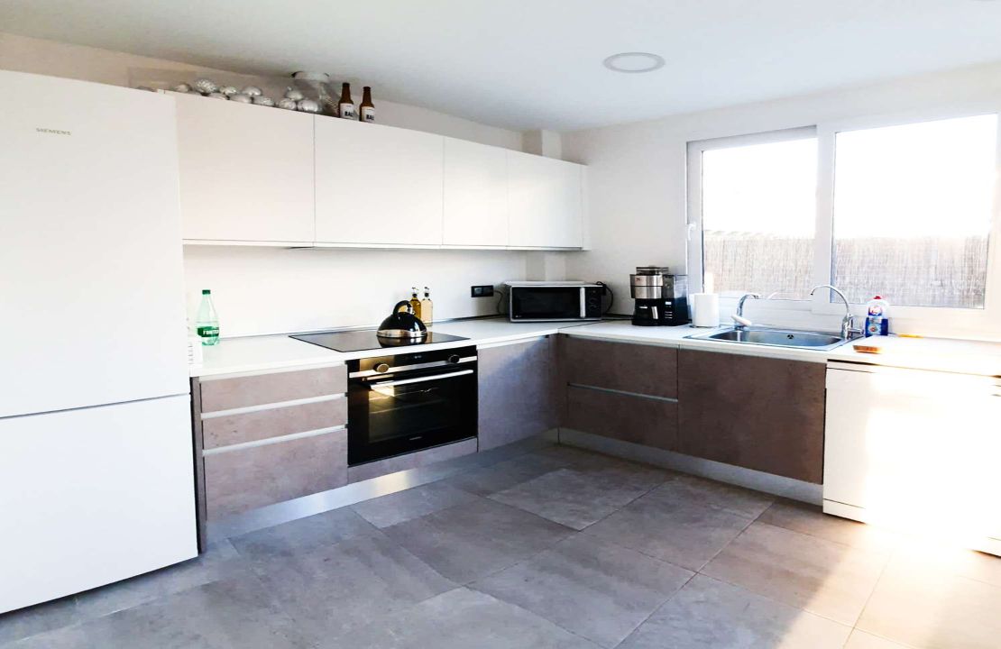 Moderna Villa en Venta en Can Picafort, Mallorca con Piscina y Aparcamiento