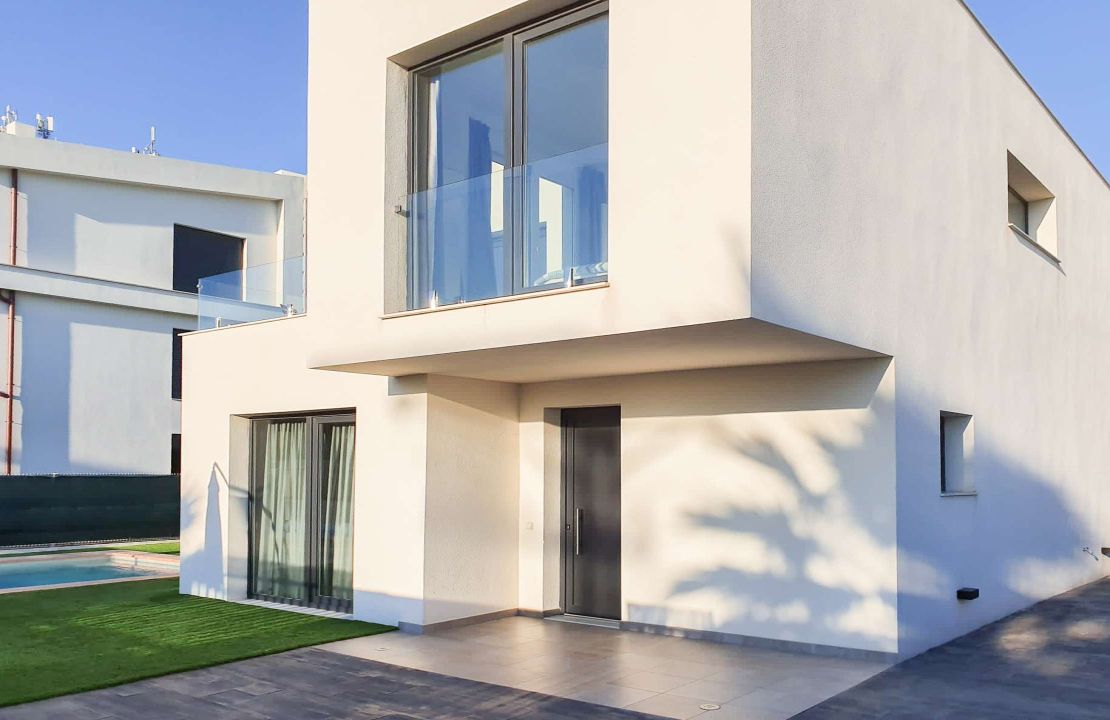 Moderna Villa en Venta en Can Picafort, Mallorca con Piscina y Aparcamiento