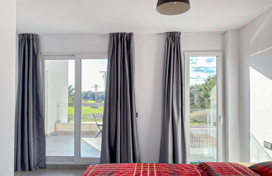 Moderna Villa en Venta en Can Picafort, Mallorca con Piscina y Aparcamiento