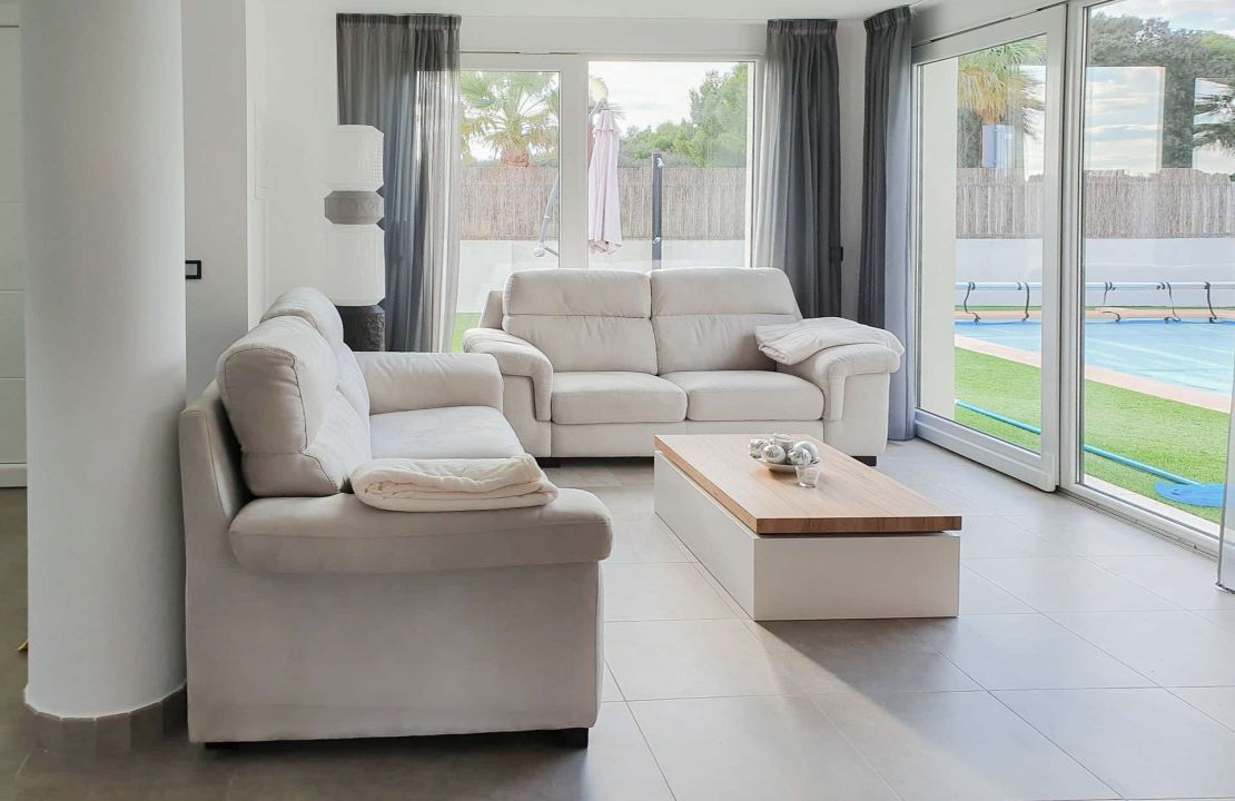 Moderna Villa en Venta en Can Picafort, Mallorca con Piscina y Aparcamiento
