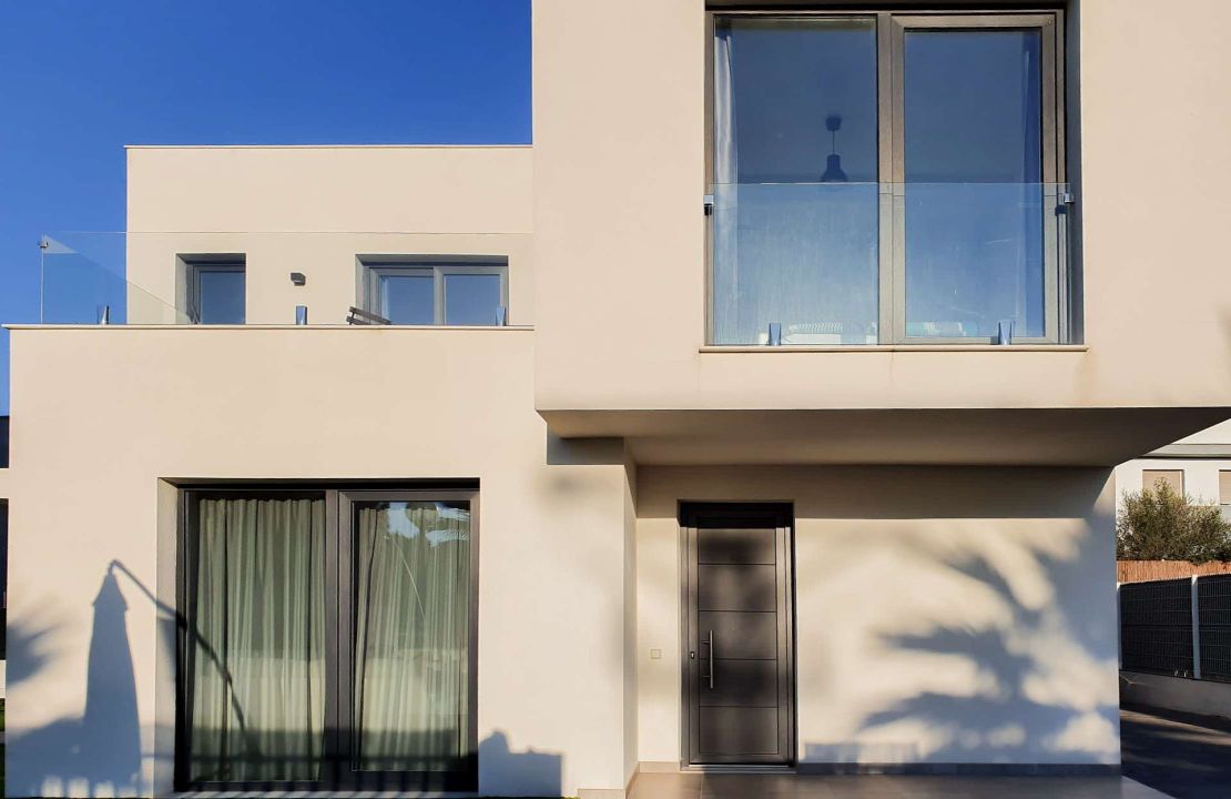 Moderna Villa en Venta en Can Picafort, Mallorca con Piscina y Aparcamiento