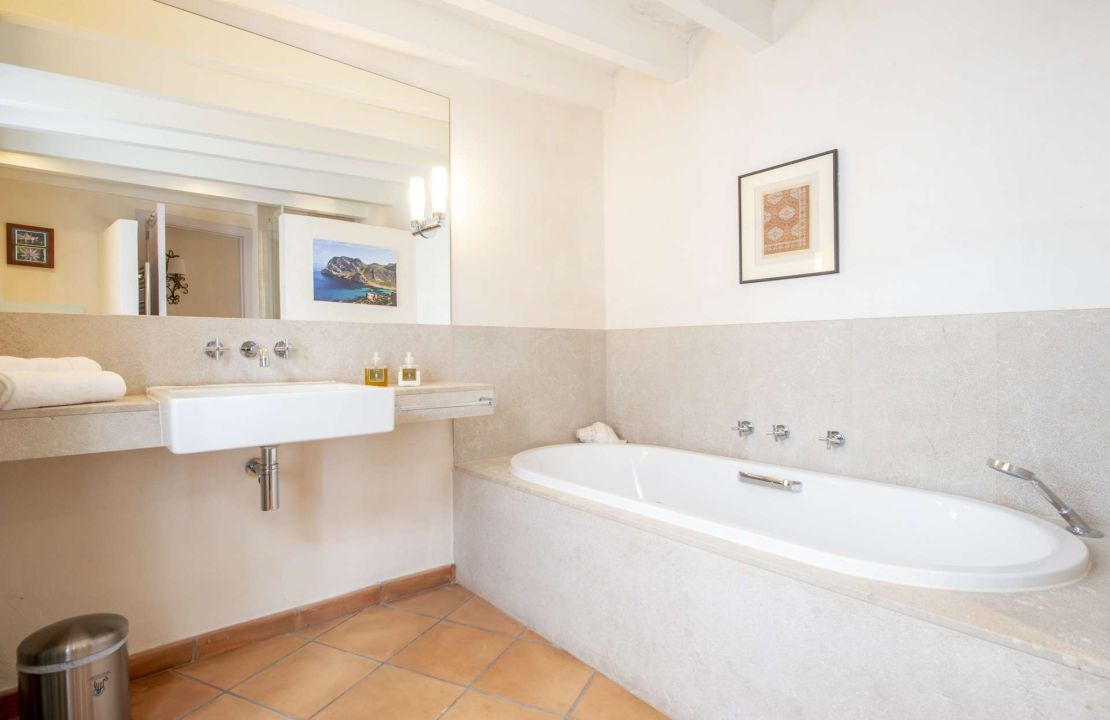 Hermosa casa en Mallorca Pollensa en venta situada en una tranquila calle